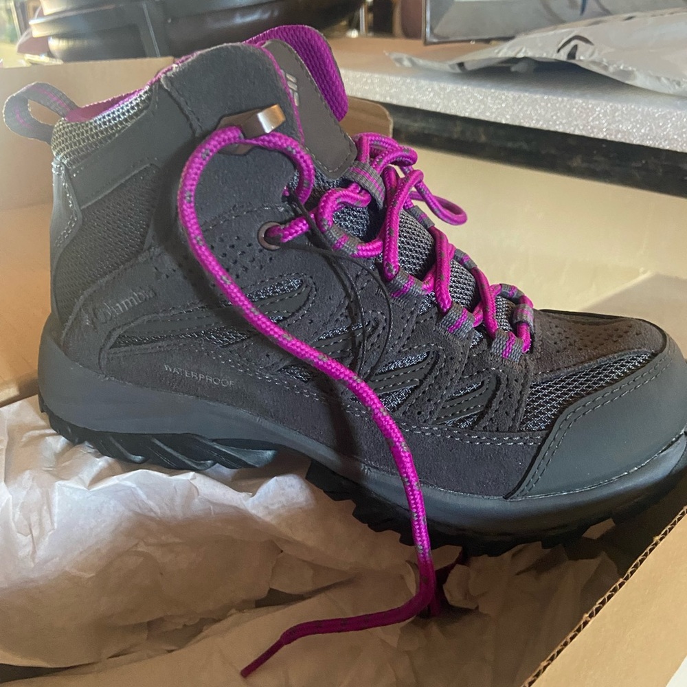 Columbia Gray and Pink Winter Boots with High-Top Design brand new